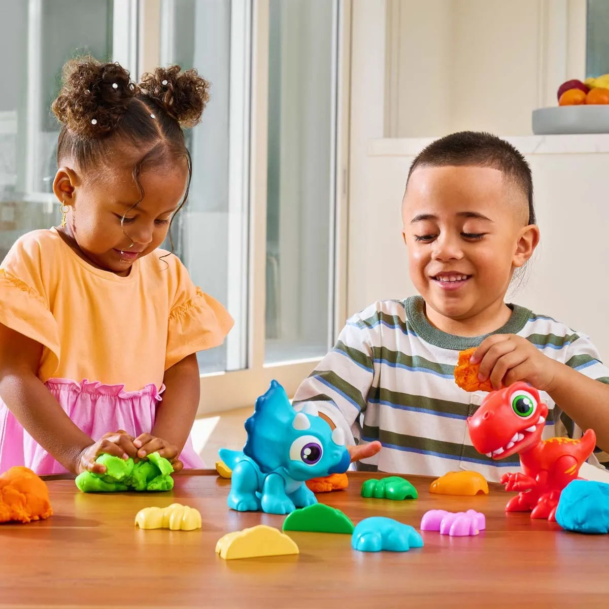 Smashers Junior Dino Dig Small Egg by ZURU (Styles Vary)