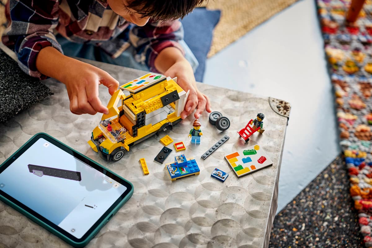 LEGO City | 60500 The LEGO Van