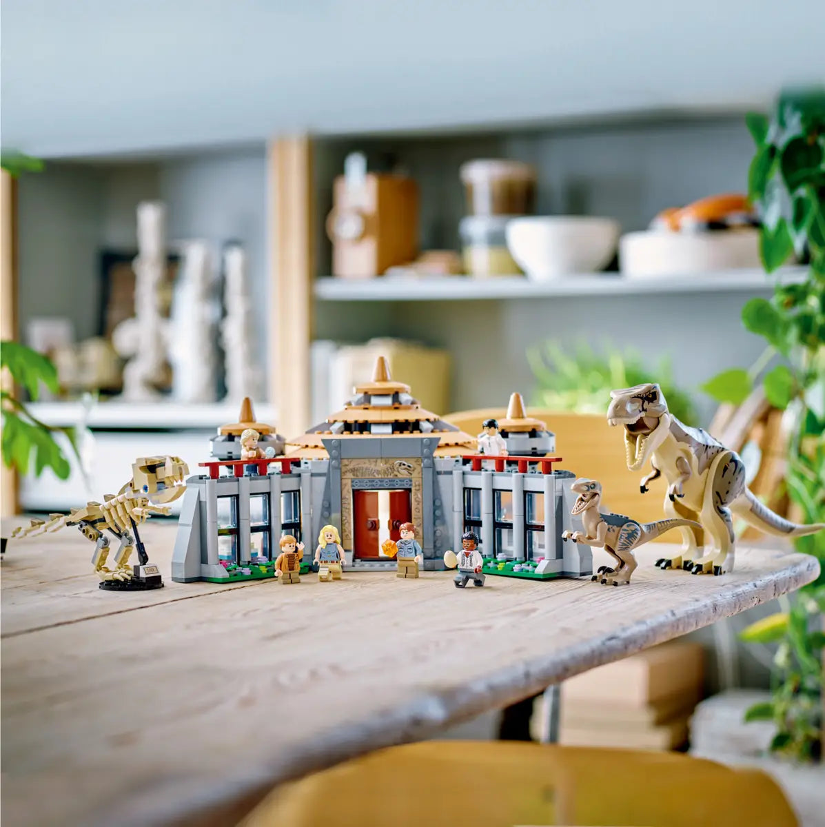 Lego Jurassic Park Visitor Center: T. rex & Raptor Attack 76961