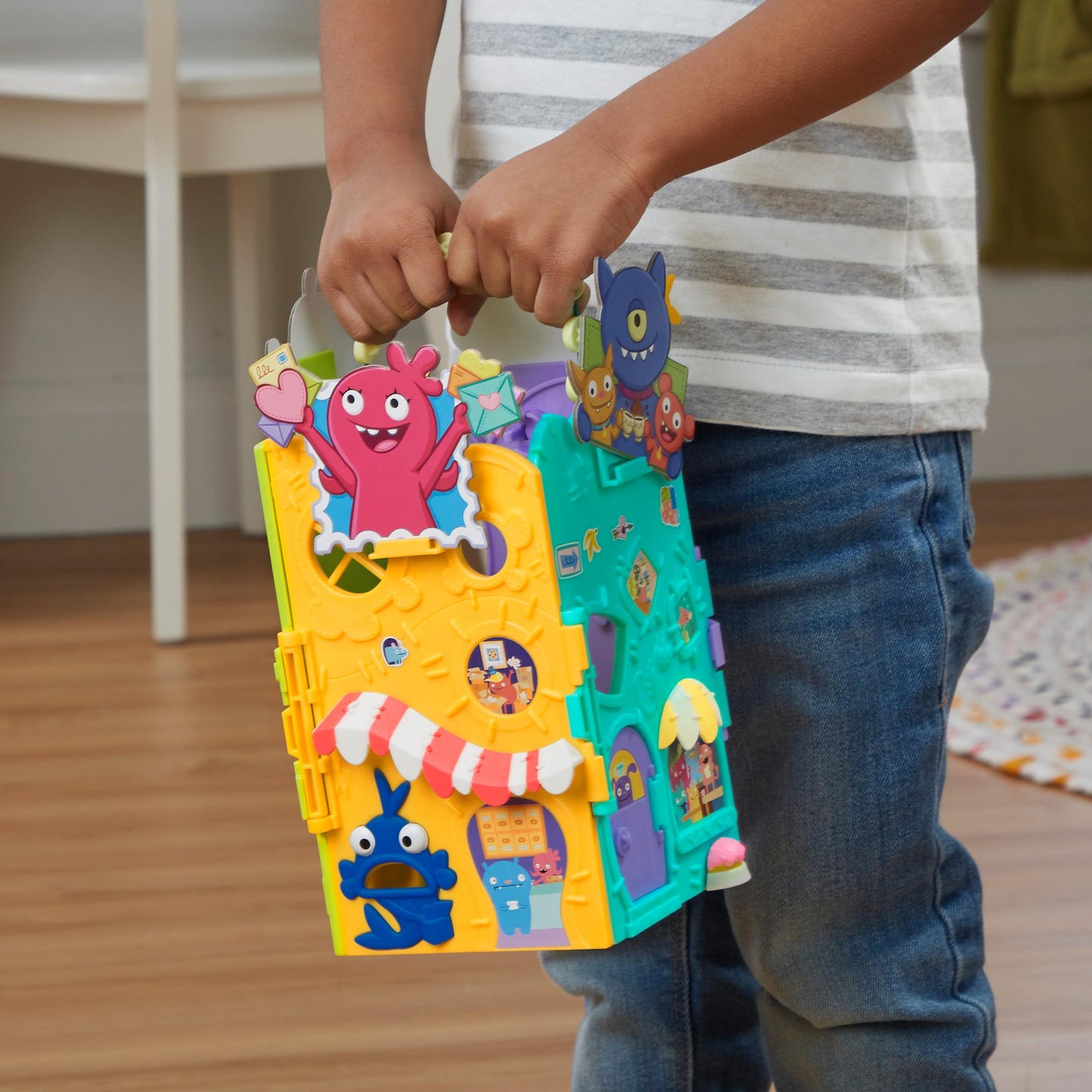 UglyDolls Uglyville Unfolded Main Street Playset and Portable Tote, 3