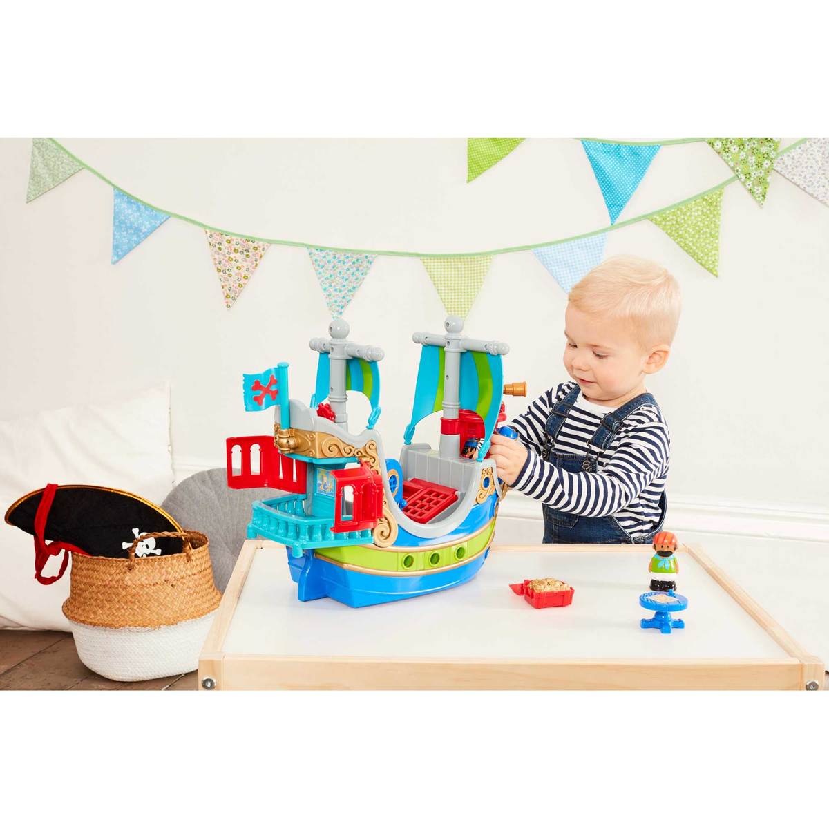 Happyland Fairy Tale Pirate Ship