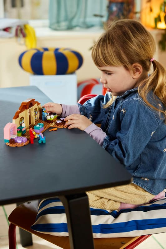 LEGO Bluey | 11221 School With Rusty And Bluey
