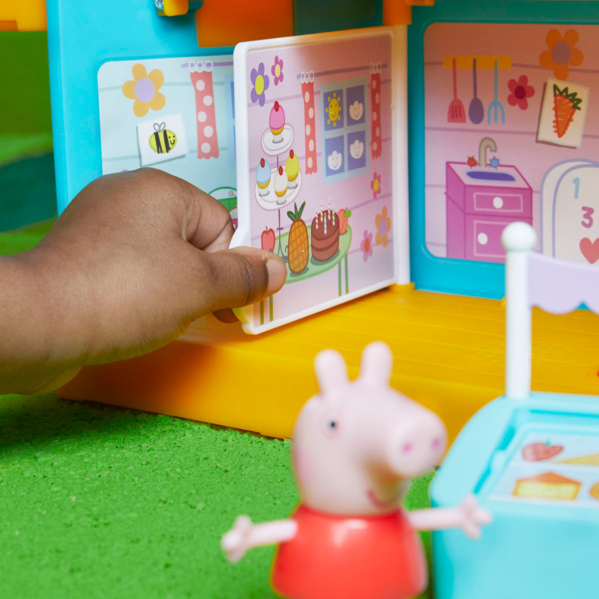 Peppa Pig  Kids-Only Clubhouse Playset with Peppa and Rebecca Rabbit Figures