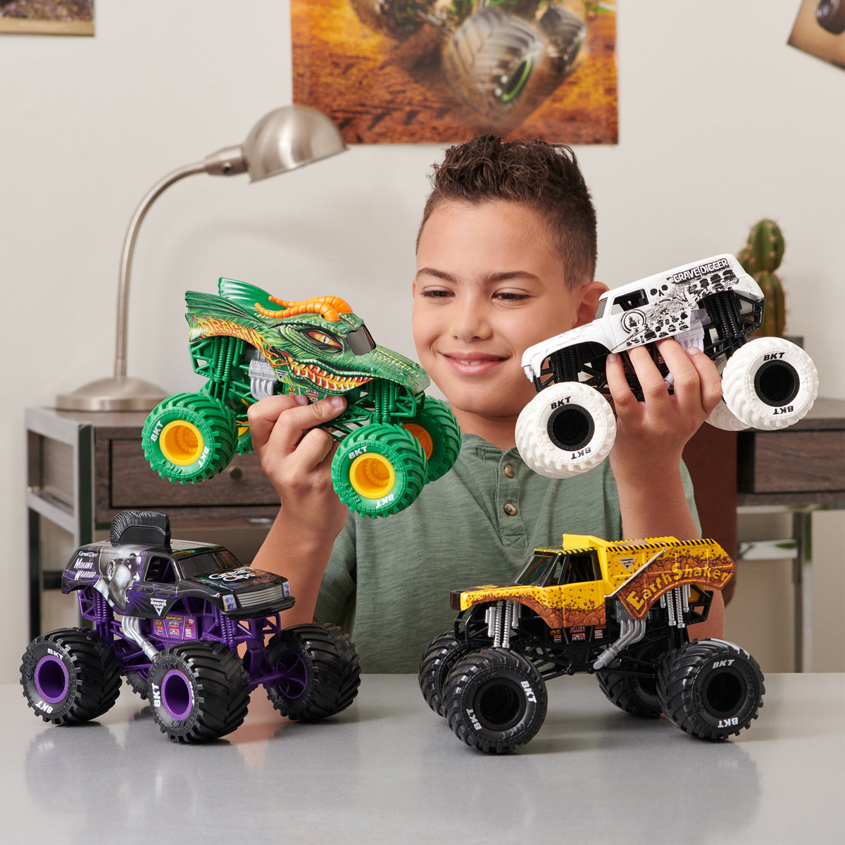 Monster Jam 1 24 Soldier Fortune Monster Truck The Entertainer Pakistan