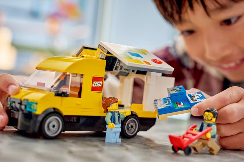 LEGO City | 60500 The LEGO¨ Van