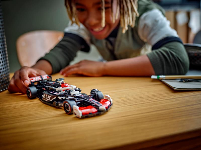 LEGO Speed Champions | 77250 MoneyGram Haas F1¨ Team VF-24 Race Car