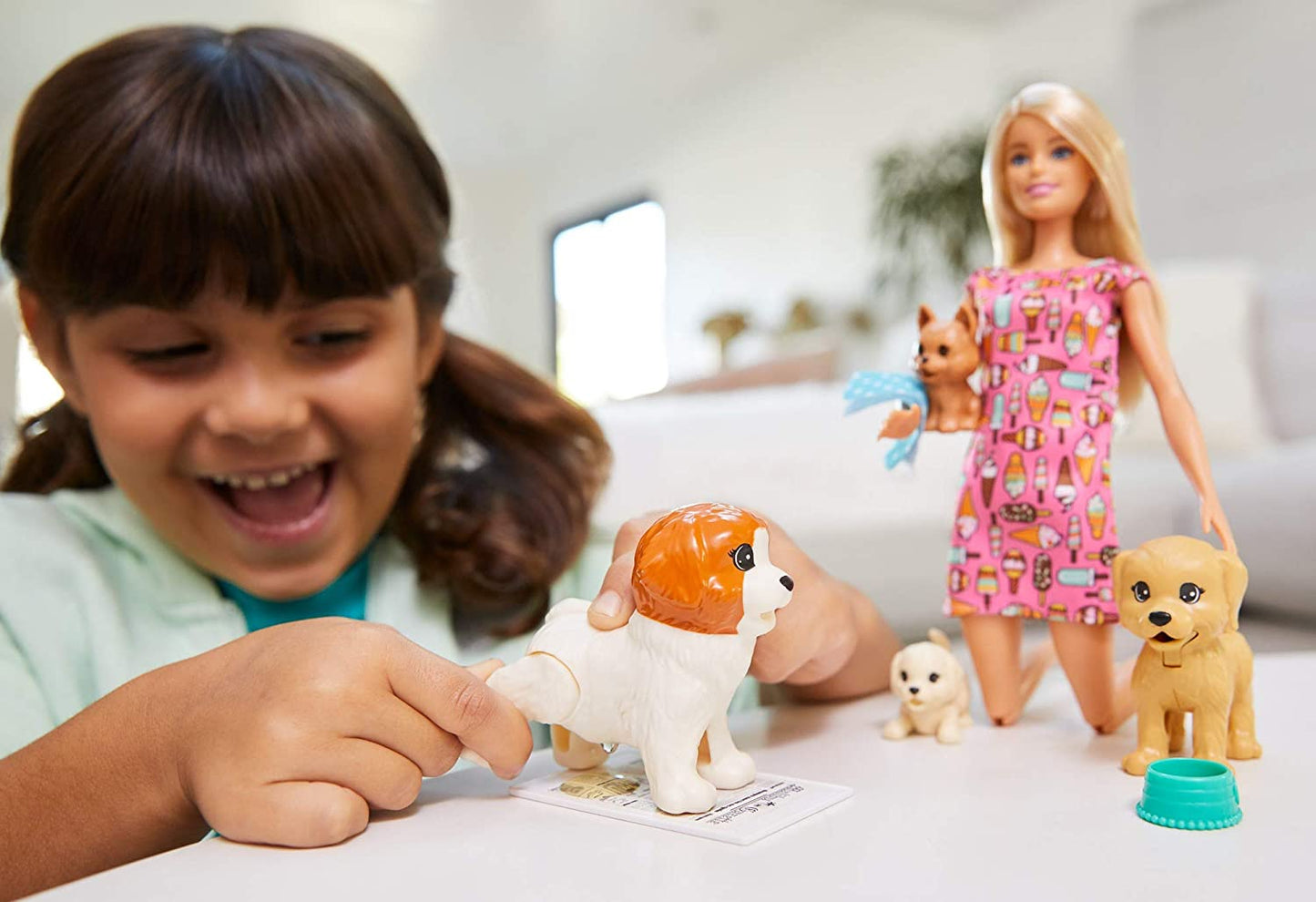 Barbie - Doggy Daycare Doll (Styles Vary)