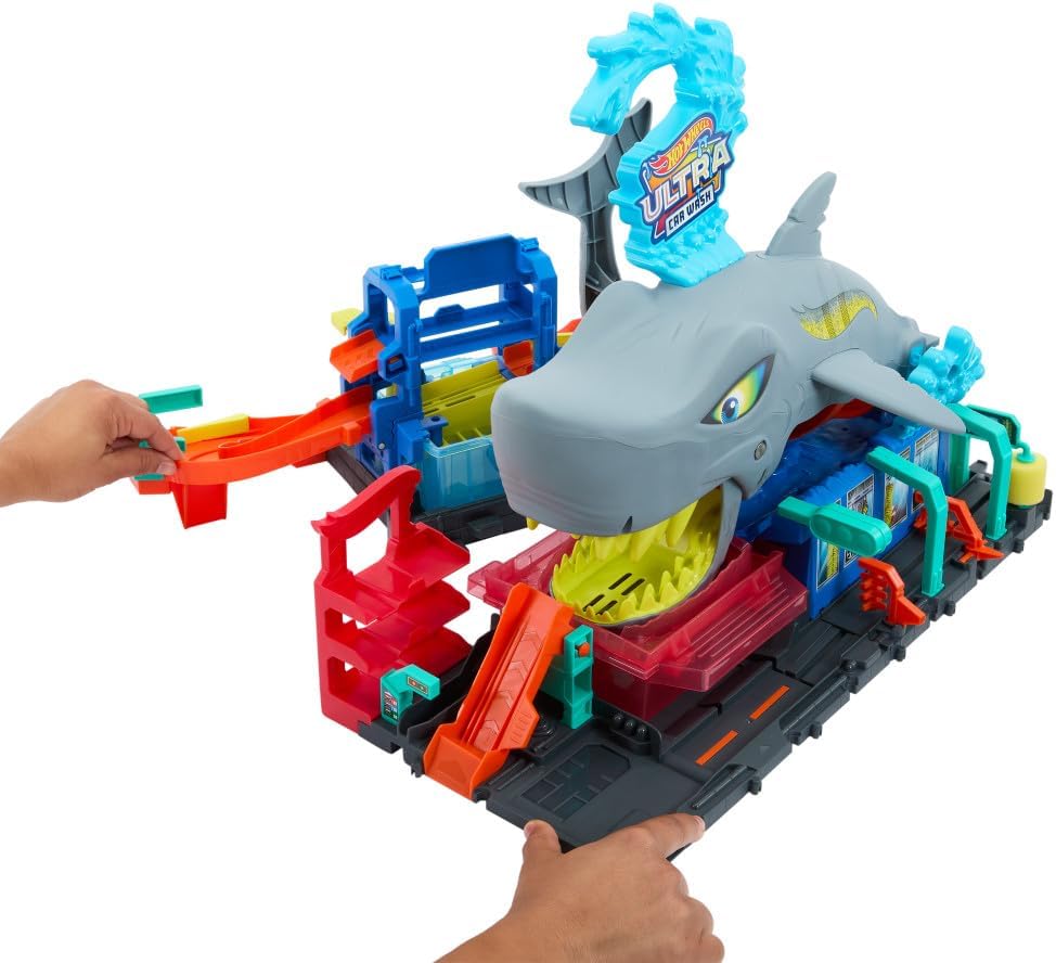 Hot Wheels City Ultra Shark Car Wash With Color Reveal Toy Car in 1:64 Scale