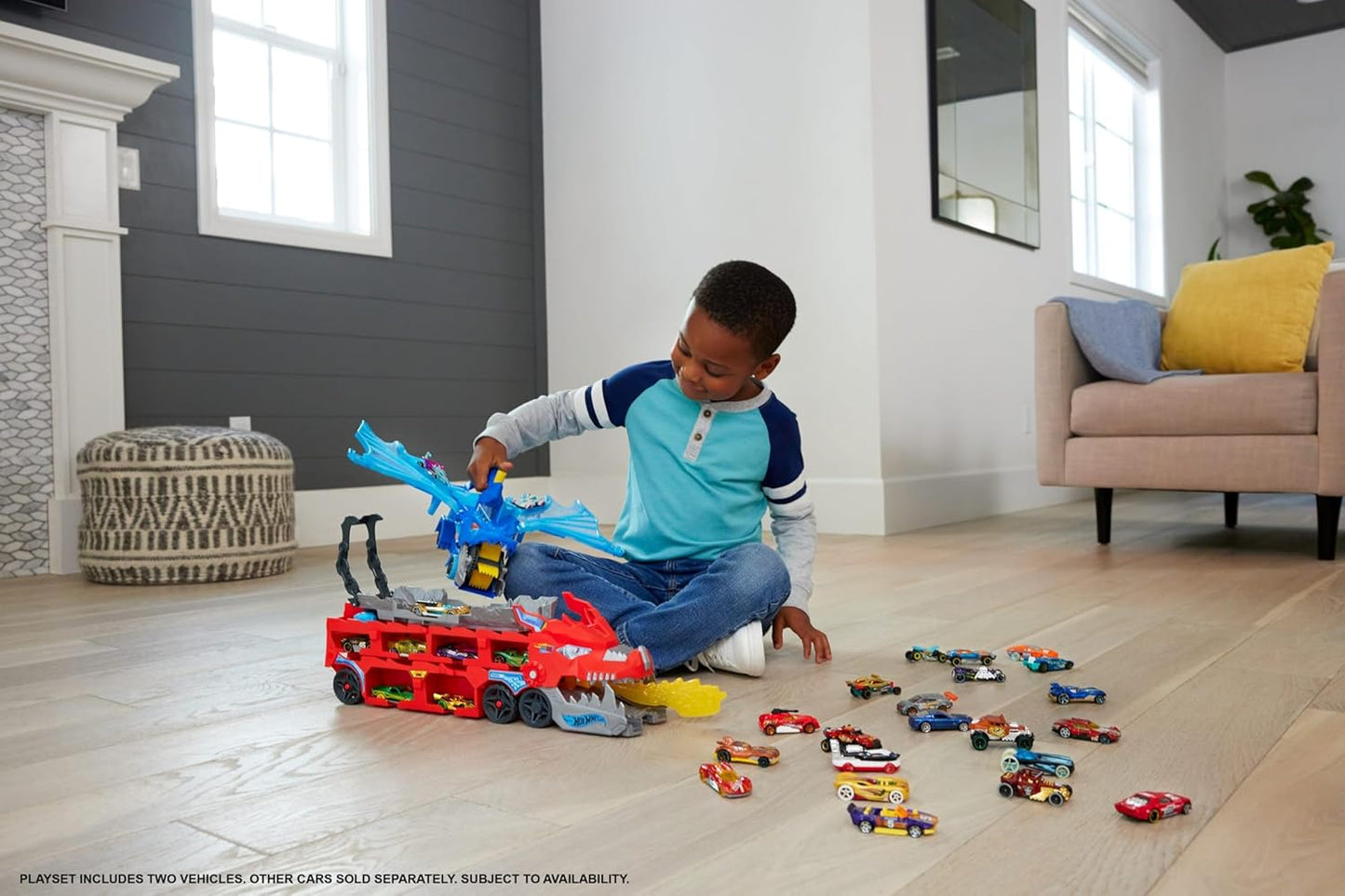 Hot Wheels City Hot Wheels Ultimate Dual Dragon Transporter & 2 1:64 Scale Toy Cars