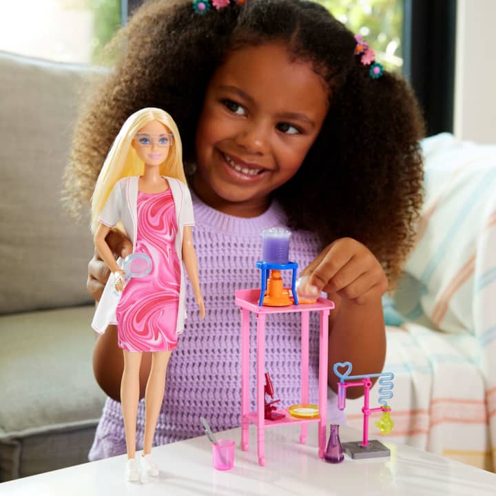 Barbie Scientist Doll with Lab Table & Color-Change Accessories