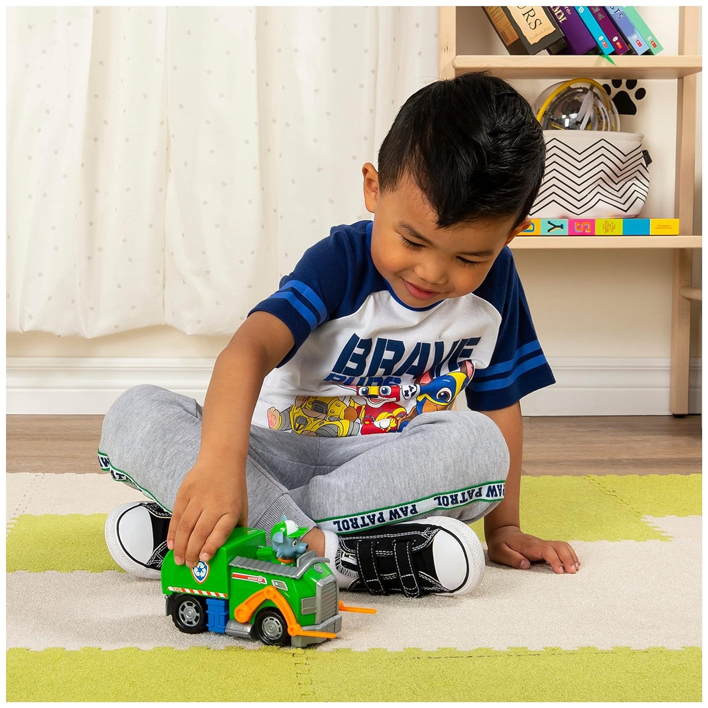 Paw Patrol  Rocky's Recycle Truck Vehicle with Collectible Figure
