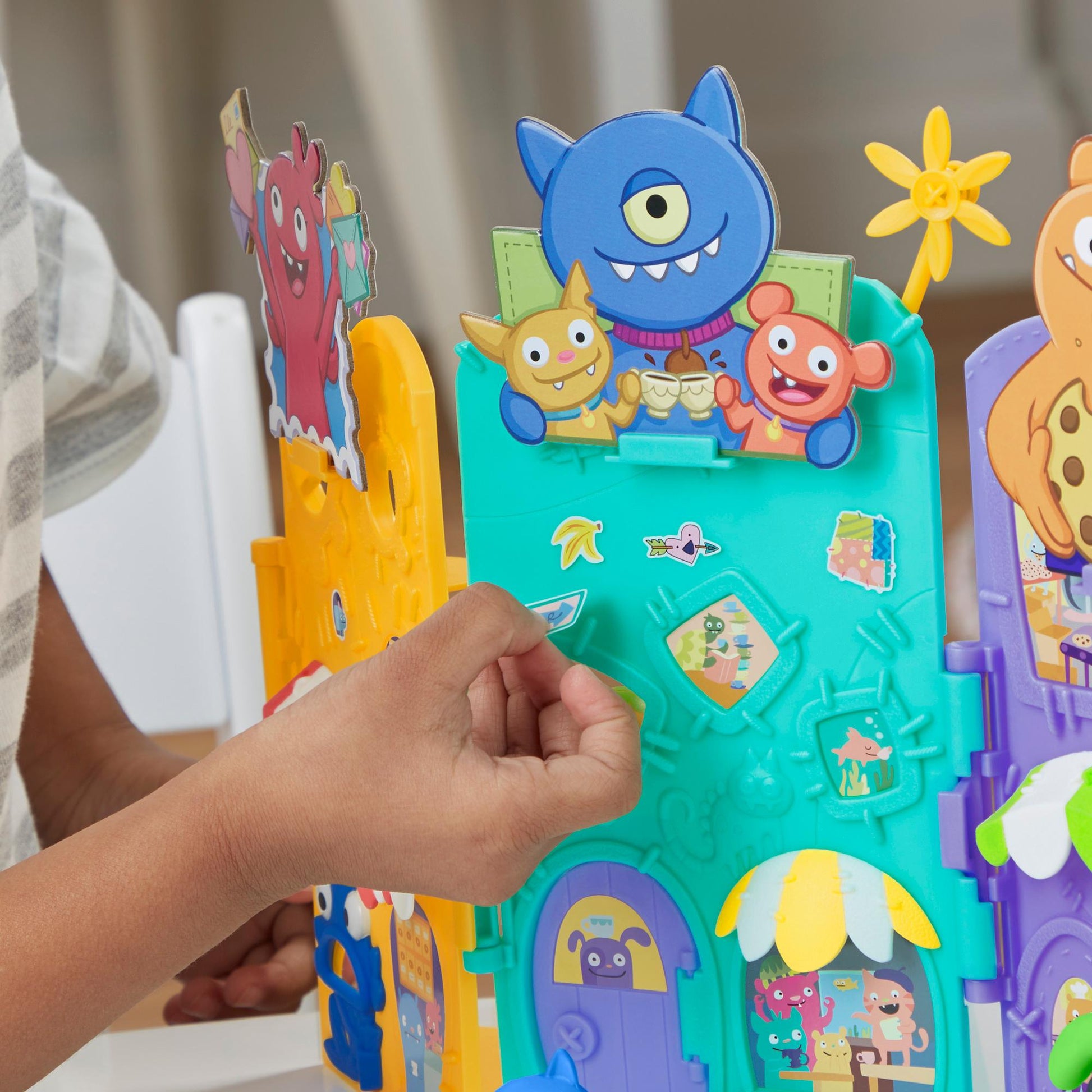 UglyDolls Uglyville Unfolded Main Street Playset and Portable Tote